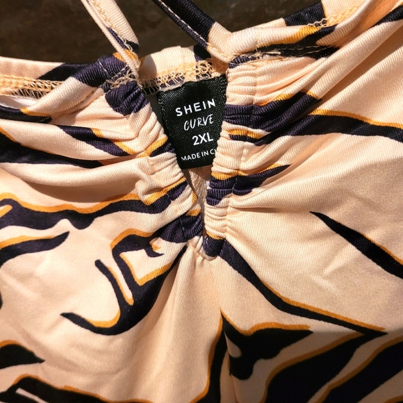 ⏰️3/$10 2X NWOT Shein Animal print flare pants - Picture 5 of 5